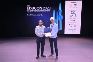 Best Paper Award für André Kless (rechts im Bild) auf der IEEE EDUCON 2023