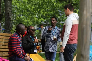 BIDA Summer School Begruessung Campusgarten StA 20230508 foto juri kuestenmacher 06.JPG