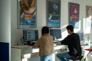 PC-Arbeitsplätze in der Bibliothek
