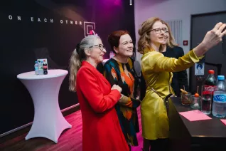 Absolventenfeier Telekom Dome Einlass 20231021 Foto Nathan Dreessen041.jpg