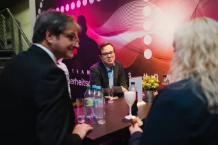 Absolventenfeier Telekom Dome Einlass 20231021 Foto Nathan Dreessen061.jpg