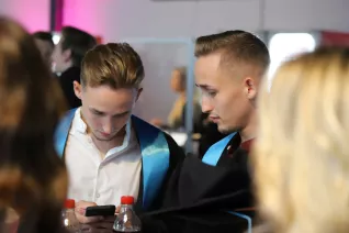 Absolventenfeier Telekom Dome Einlass 20231021 foto juri kuestenmacher 165.JPG