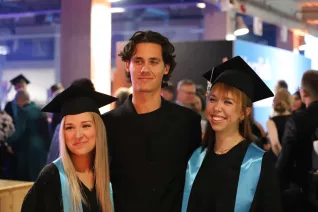 Absolventenfeier Telekom Dome Einlass 20231021 foto juri kuestenmacher 262.JPG