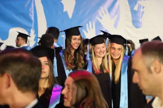 Absolventenfeier Telekom Dome Festakt 20231021 foto juri kuestenmacher 135.JPG