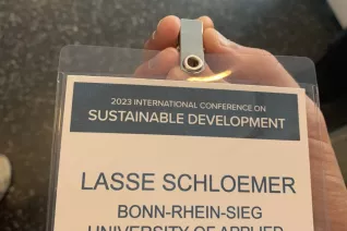 Lasse Schloemers Namensschild für die International Conference on Sustainable Development als Studierender der HBRS