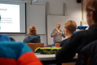 Kinderuni_Kaffeeroesten_16112023_Pascal_Schroeder_01-min.JPG