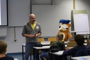 Kinderuni_Kaffeeroesten_16112023_Pascal_Schroeder_07-min.JPG