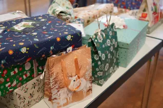 Geschenkeausgabe Wunschbaum Sankt Augustin und Rheinbach 2023