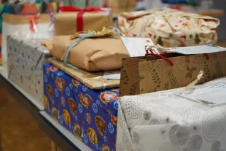 Geschenkeausgabe Wunschbaum Sankt Augustin und Rheinbach 2023