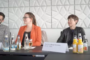 Hochschule gratuliert Promovierenden 29022024 Foto Pascal Schroeder 07.JPG