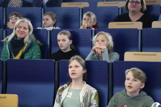 Kinderuni Diplom Verleihung Audimax StA 20240418 Foto Juri Kuestenmacher 008.JPG