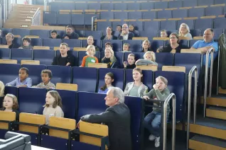 Kinderuni Diplom Verleihung Audimax StA 20240418 Foto Juri Kuestenmacher 048.JPG
