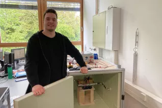 Bachelorand mit Kalorimeter.JPG