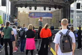 Demo Demokratie und Menschenwürde Parkplatz StA 2024-06-04