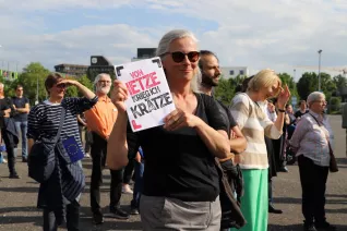 Demo Demokratie und Menschenwürde Parkplatz StA 2024-06-04