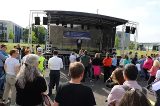 Demo Demokratie und Menschenwürde Parkplatz StA 2024-06-04_Foto Martin Schulz (33)
