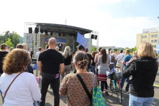 Demo Demokratie und Menschenwürde Parkplatz StA 2024-06-04