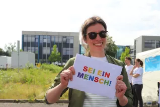 Demo Demokratie und Menschenwürde Parkplatz StA 2024-06-04