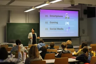 Kinderuni Medien richtig nutzen Guer-Seker StA 20250220 Foto Juri Kuestenmacher 48.JPG