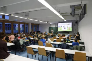 Kinderuni Medien richtig nutzen Guer-Seker StA 20250220 Foto Juri Kuestenmacher 61.JPG