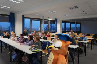 Kinderuni Plastik im Meer Steinhaus Rhb 20250130 Foto JR Lo Giudice Rodas 04.jpg