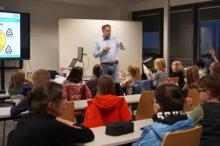 Kinderuni Plastik im Meer Steinhaus Rhb 20250130 Foto JR Lo Giudice Rodas 14.jpg