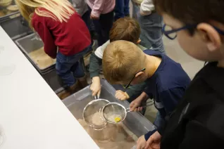 Kinderuni Plastik im Meer Steinhaus Rhb 20250130 Foto JR Lo Giudice Rodas 24.jpg