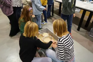 Kinderuni Plastik im Meer Steinhaus Rhb 20250130 Foto JR Lo Giudice Rodas 27.jpg