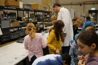 Kinderuni Plastik im Meer Steinhaus Rhb 20250130 Foto JR Lo Giudice Rodas 37.jpg