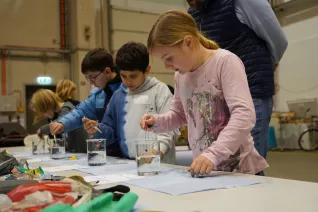 Kinderuni Plastik im Meer Steinhaus Rhb 20250130 Foto JR Lo Giudice Rodas 54.jpg