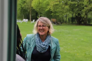 Campusgarten Fruehling mit Iris Gross StA 20250425 Foto Juri Kuestenmacher 09.JPG