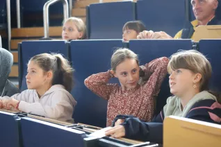 Kinderuni Diplom-Verleihung StA Audimax 20250605 Foto Juri Kuestenmacher 006.JPG