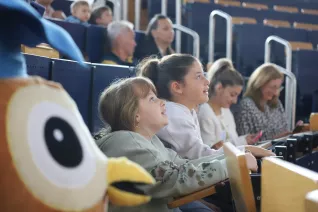 Kinderuni Diplom-Verleihung StA Audimax 20250605 Foto Juri Kuestenmacher 008.JPG