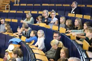 Kinderuni Diplom-Verleihung StA Audimax 20250605 Foto Juri Kuestenmacher 030.JPG