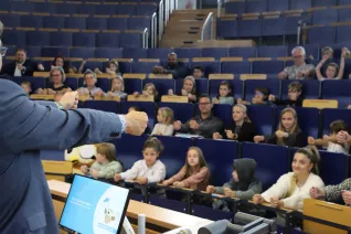 Kinderuni Diplom-Verleihung StA Audimax 20250605 Foto Juri Kuestenmacher 050.JPG