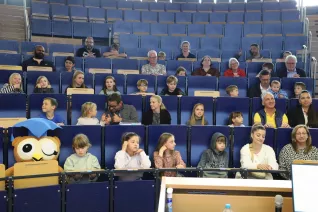 Kinderuni Diplom-Verleihung StA Audimax 20250605 Foto Juri Kuestenmacher 054.JPG