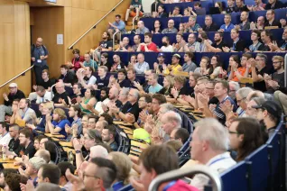 2025-08-16_fbinf_Froscon_2025_Kira Wazinski