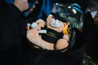 Absolventenfeier Telekom Dome Einlass 20251025 Foto Nathan Dreessen 086.jpg