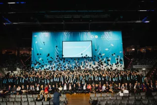 Absolventenfeier Telekom Dome Festakt 20251025 Foto Nathan Dreessen 296.jpg