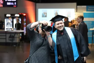 Absolventenfeier Telekom Dome StA 20251025 Foto Juri Kuestenmacher 068.JPG