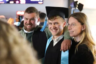 Absolventenfeier Telekom Dome StA 20251025 Foto Juri Kuestenmacher 170.JPG