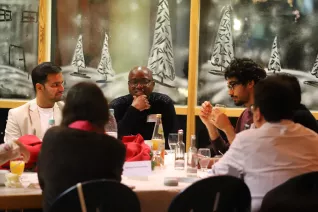 Role Models Christmas Tree 2025-12-15_Studierende und Alumni_Foto Martin Schulz