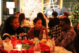 Role Models Christmas Tree 2025-12-15_Studierende und Alumni_Foto Martin Schulz