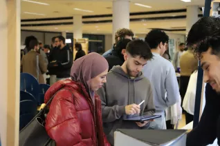 Messesimulation Wirtschaftsinformatik StA 20251204 Foto Juri Kuestenmacher 020.JPG