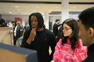 Messesimulation Wirtschaftsinformatik StA 20251204 Foto Juri Kuestenmacher 036.JPG