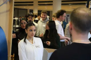 Messesimulation Wirtschaftsinformatik StA 20251204 Foto Juri Kuestenmacher 048.JPG