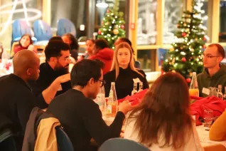 Role Models Christmas Tree 2025-12-15_Studierende und Alumni_Foto Martin Schulz