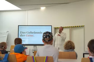Kinderuni Geheimnis der Gene Rhb 20260423 Foto Juri Kuestenmacher 015.JPG