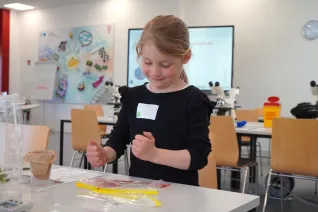 Kinderuni Geheimnis der Gene Rhb 20260423 Foto Juri Kuestenmacher 037.JPG