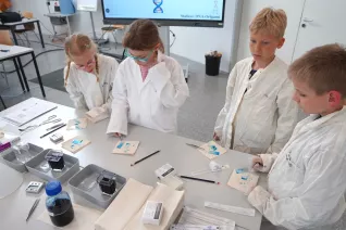 Kinderuni Geheimnis der Gene Rhb 20260423 Foto Juri Kuestenmacher 045.JPG